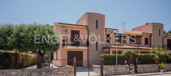 3 Schlafzimmer Villa in Syracuse, Italy, Nr. 263290 2