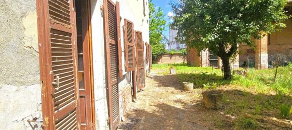 Дом с 6 комнатами в Солеро, Италия № 123916 11