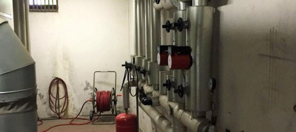 637m² Office in Montemurlo, Italy No. 372038 5