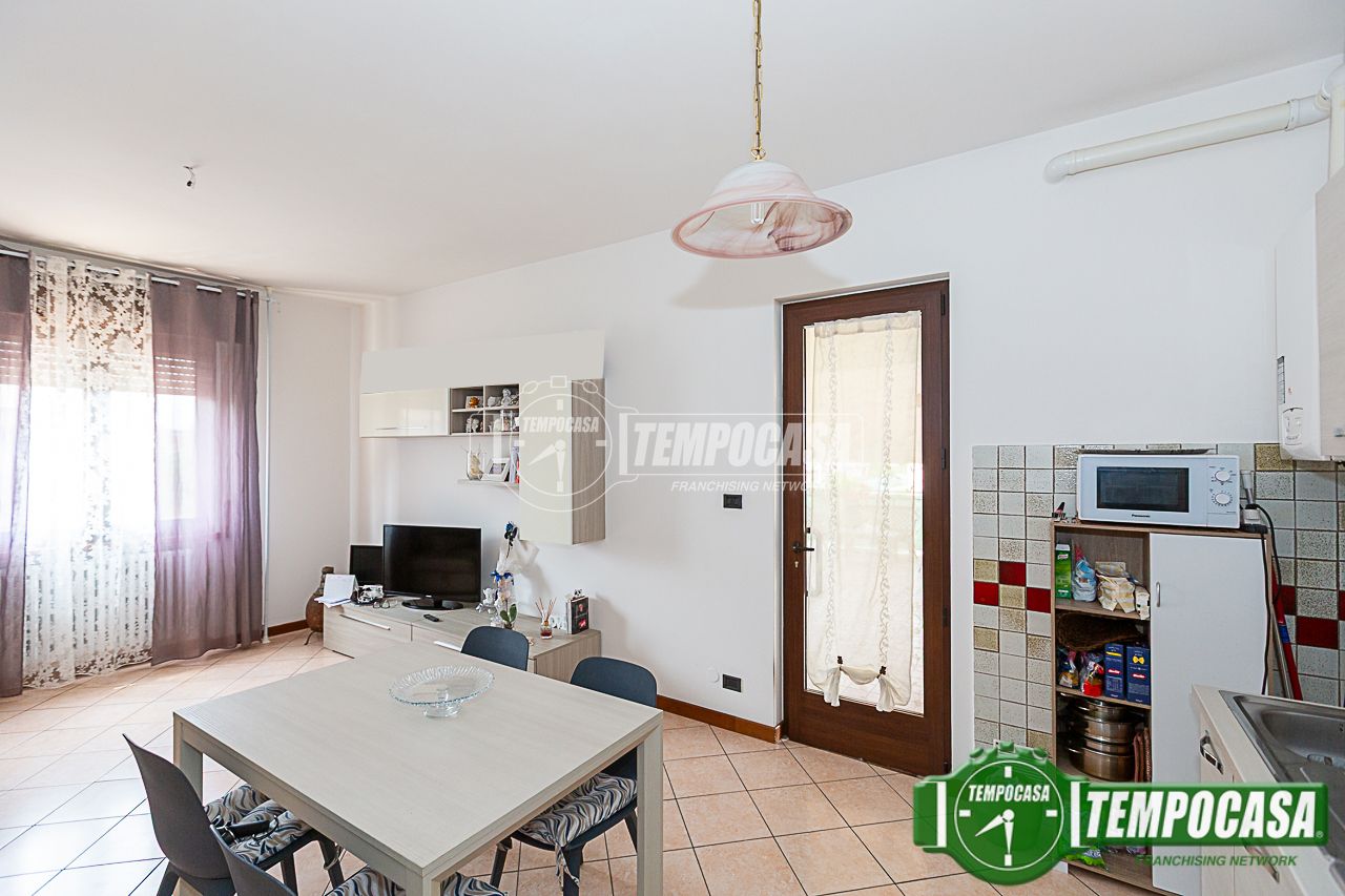 3 rooms Apartment in Bussolengo, Italy No. 274516