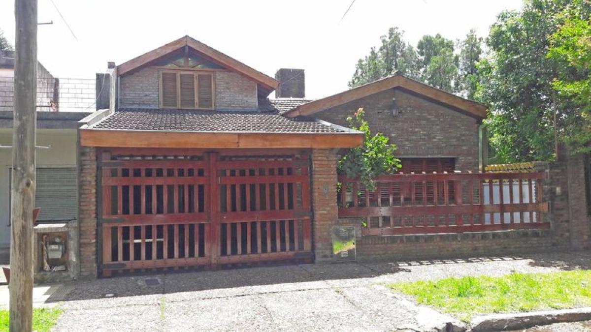 4 bedrooms House in Moron, Argentina No. 53679
