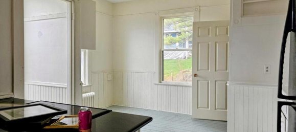 4 bedrooms House in Lunenburg, Canada No. 606 12