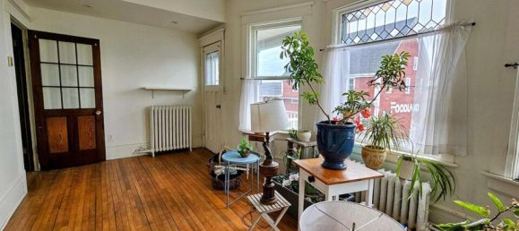 4 bedrooms House in Lunenburg, Canada No. 606 9