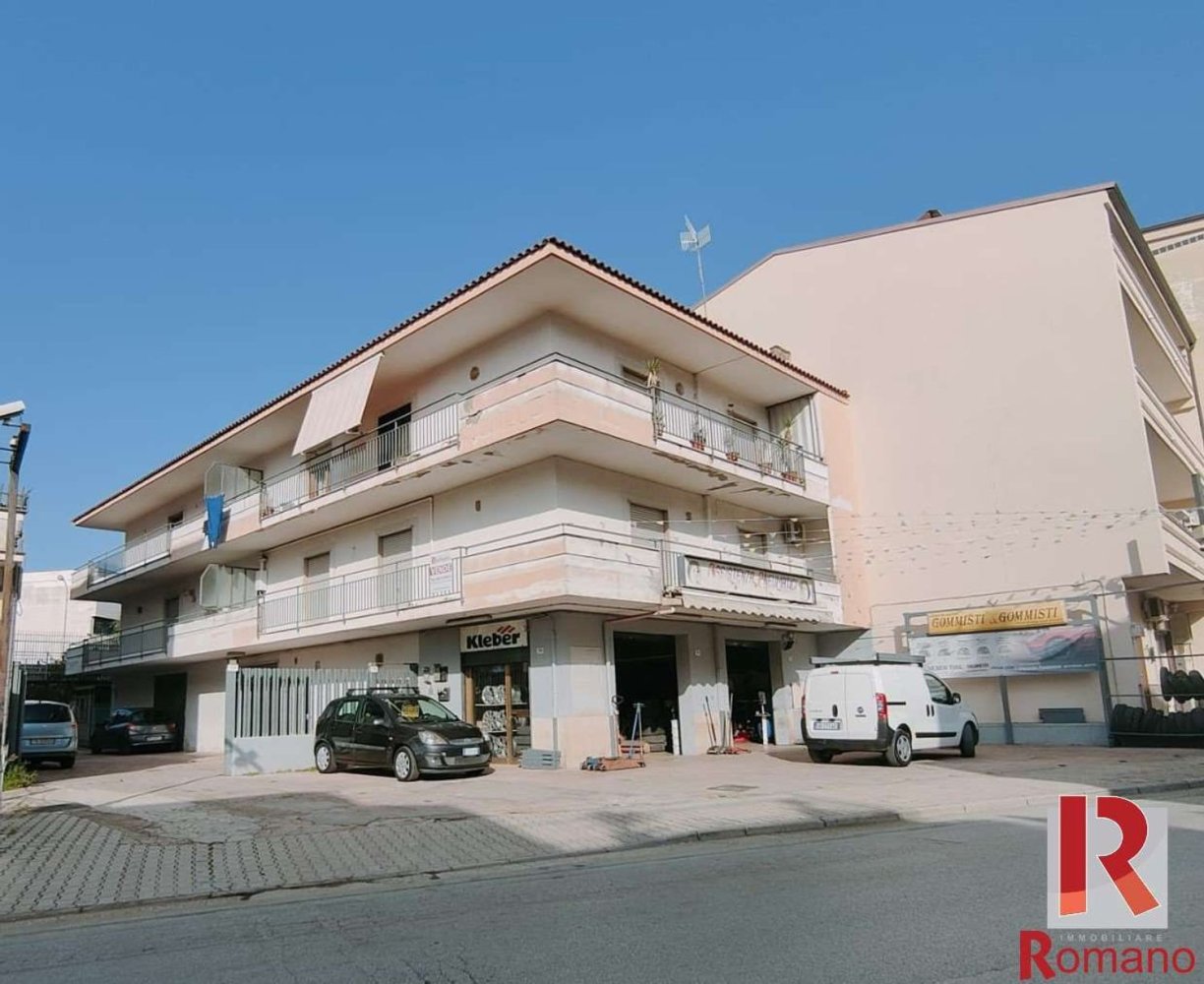 450m² Building in Santa Maria Capua Vetere, Italy No. 72664