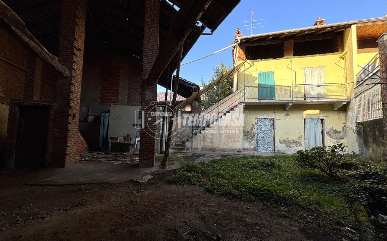 4 rooms House in Barone Canavese, Italy No. 109722