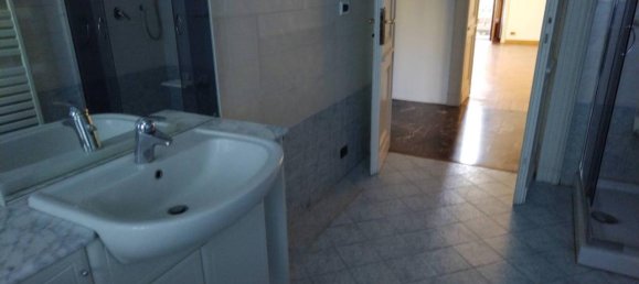 5غرفة شقة في Turin, Italy رقم 26374 76