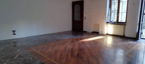 5غرفة شقة في Turin, Italy رقم 26374 42