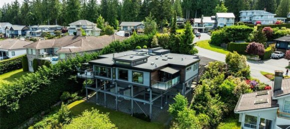 5 bedrooms House in British Columbia, Canada No. 1331 11