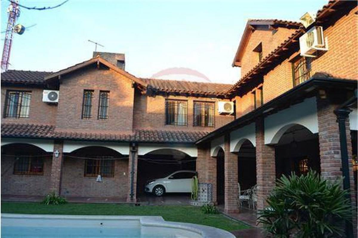 7 bedrooms House in Moron, Argentina No. 1655