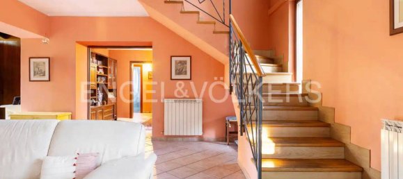 4 bedrooms Villa in Porto Valtravaglia, Italy No. 236122 9
