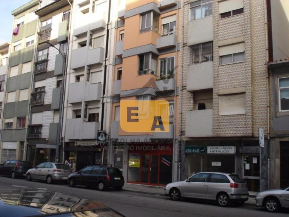 Tienda en Porto, Portugal 240 m² No. 8134