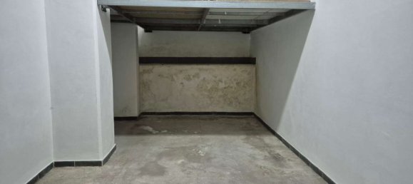 1-salle Garage à Palermo, Italy No. 39069 4