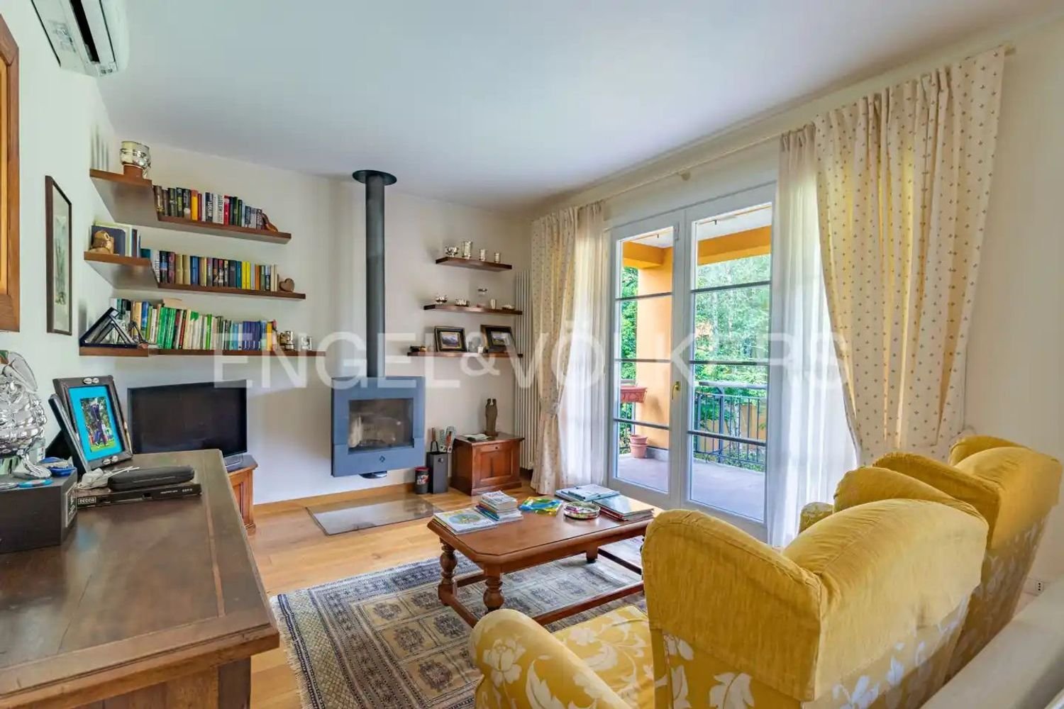 9 rooms Duplex in Agrate Conturbia, Italy No. 132687