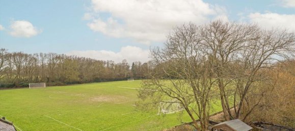 4 bedrooms House in Surbiton, United Kingdom No. 10232 7