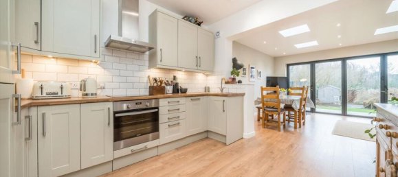 4 bedrooms House in Surbiton, United Kingdom No. 10232 10