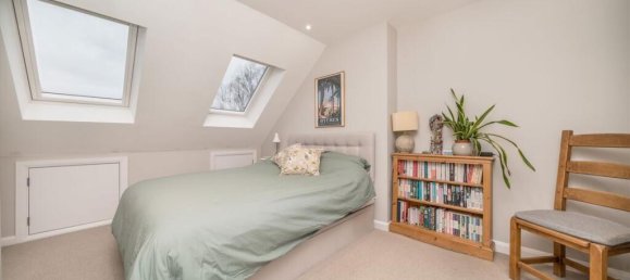 4 bedrooms House in Surbiton, United Kingdom No. 10232 3