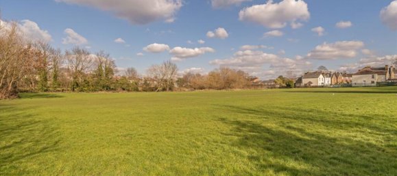 4 bedrooms House in Surbiton, United Kingdom No. 10232 6