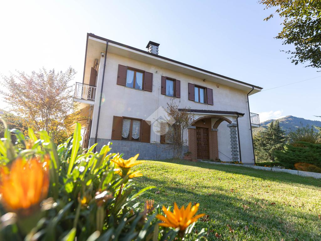 4 bedrooms Villa in Torre Pellice, Italy No. 72454