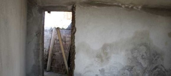 4 rooms House in Grisolia, Italy No. 164753 7