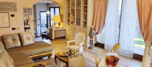 5 bedrooms Villa in Pistoia, Italy No. 220920 13