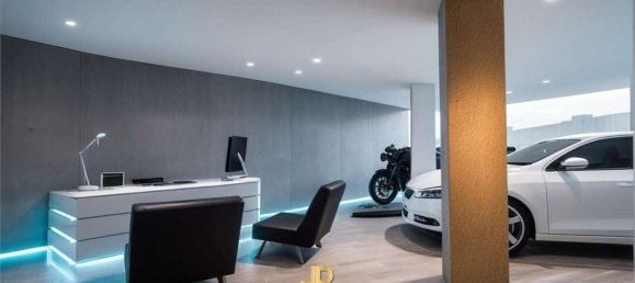 630m² Commercial property in Cagliari, Italy No. 210503 3