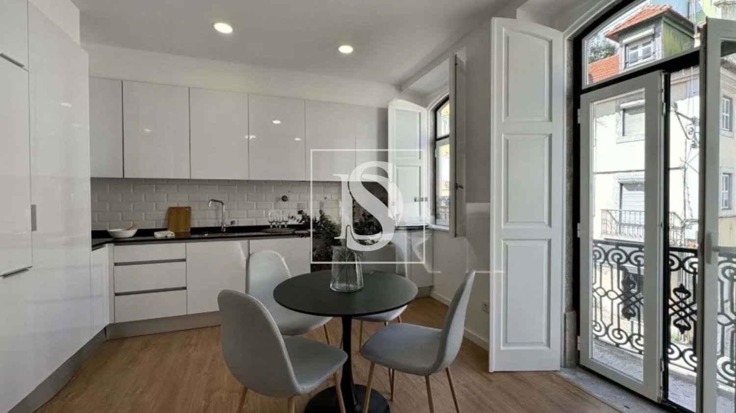 2 bedrooms Apartment in Lisbon, Portugal No. 187448