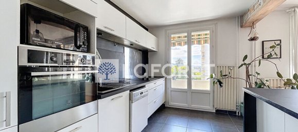 Квартира с 1 спальней в Бургуэн-Жальё, Франция № 281735 2