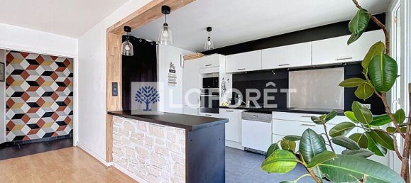 Квартира с 1 спальней в Бургуэн-Жальё, Франция № 281735 3