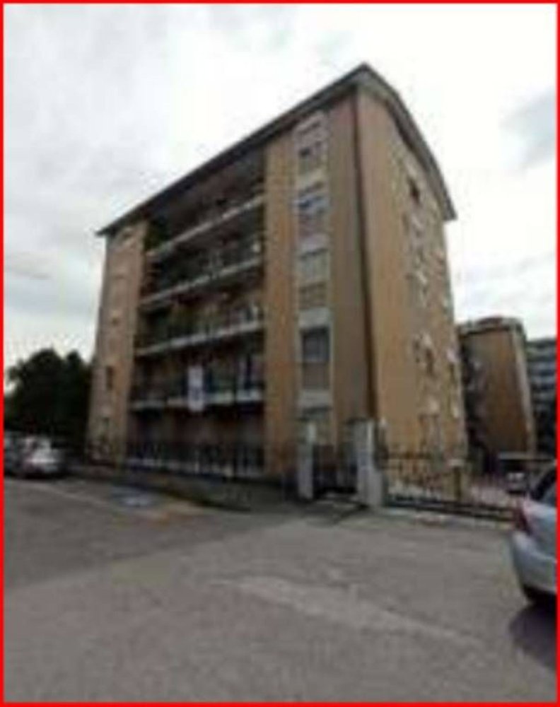 4-salle Appartement à Monza, Italy No. 3763