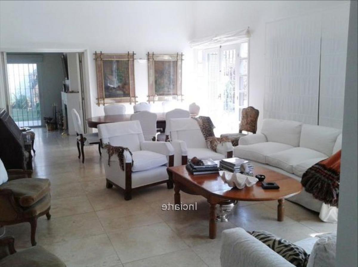 3 bedrooms House in Montevideo, Uruguay No. 235