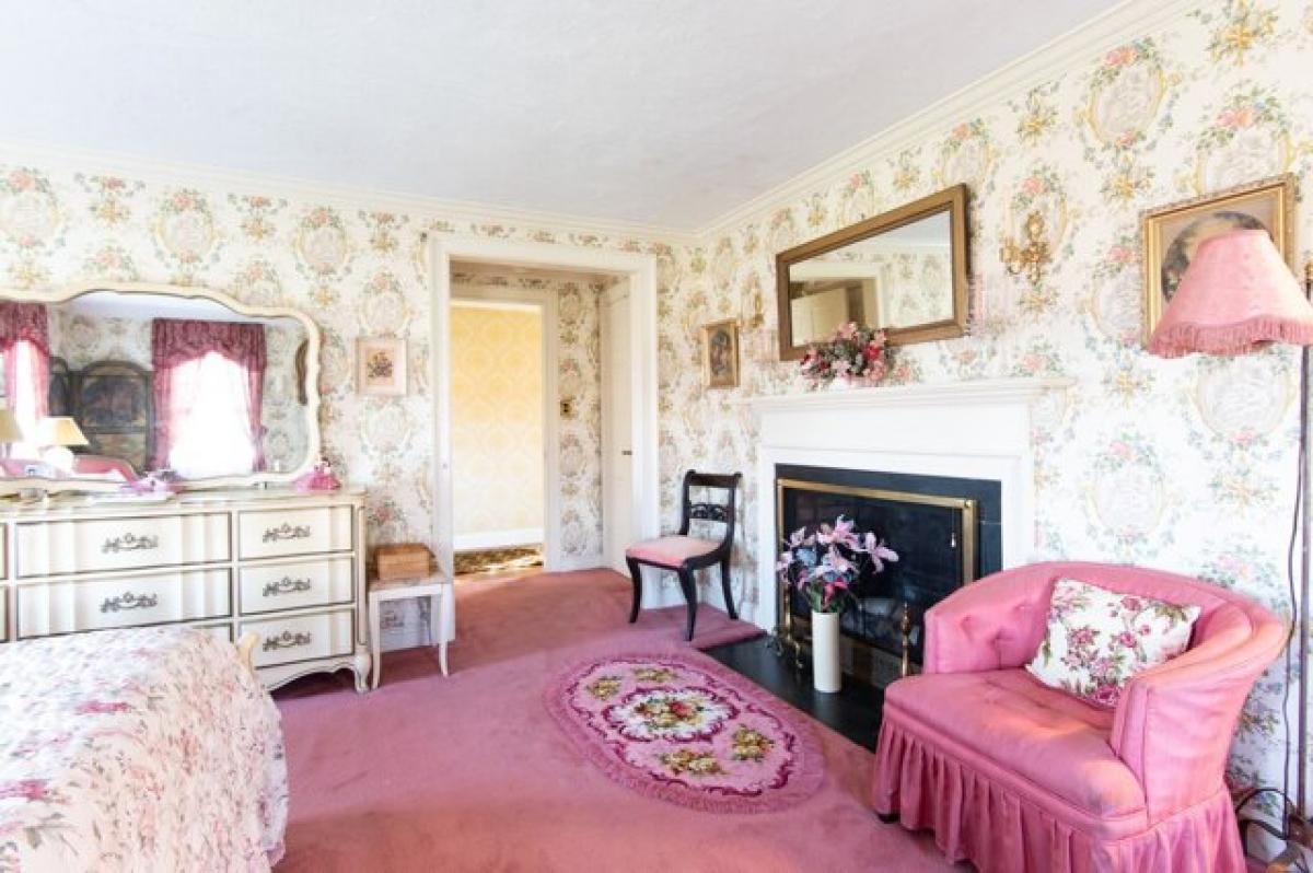 5 bedrooms House in Newtown, USA No. 415736