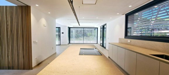 5 bedrooms House in Gava, Spain No. 73269 13