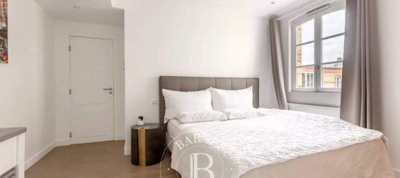 3 bedrooms Duplex in Paris, France No. 188356 3