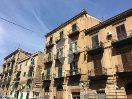 3 bedrooms Apartment in Palermo, Italy No. 264010