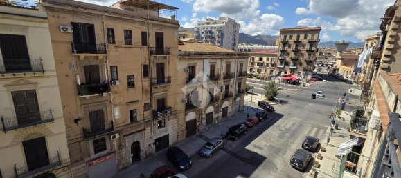 3 bedrooms Apartment in Palermo, Italy No. 264010 5