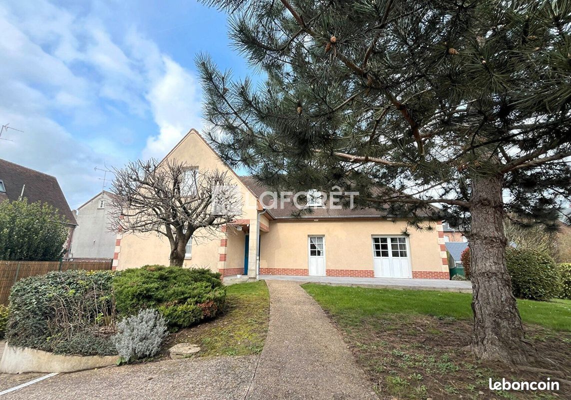 5 bedrooms House in Beauvais, France No. 57912