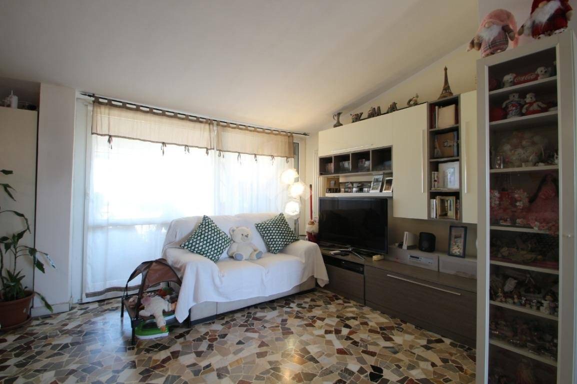 2 غرف نوم شقة في Garbagnate Milanese, Italy رقم 323731