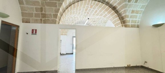 90m² Commercial property in Monopoli, Italy No. 31217 9