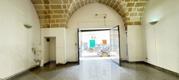 90m² Commercial property in Monopoli, Italy No. 31217 5
