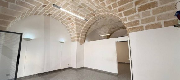 90m² Commercial property in Monopoli, Italy No. 31217 4