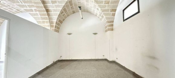 90m² Commercial property in Monopoli, Italy No. 31217 8