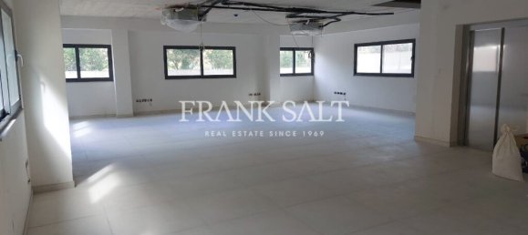 198m² Office in Msida, Malta No. 12749 3