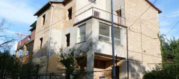 360m² Commercial property in Perugia, Italy No. 265606 7