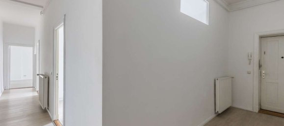 Квартира с 2 комнатами в Лихтенберг, Германия № 242795 3