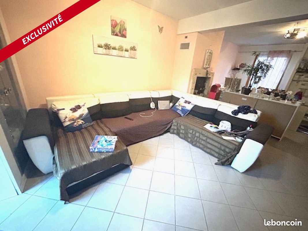 Casa de 3 dormitorios en Saint-Just-en-Chaussee, France No. 76481