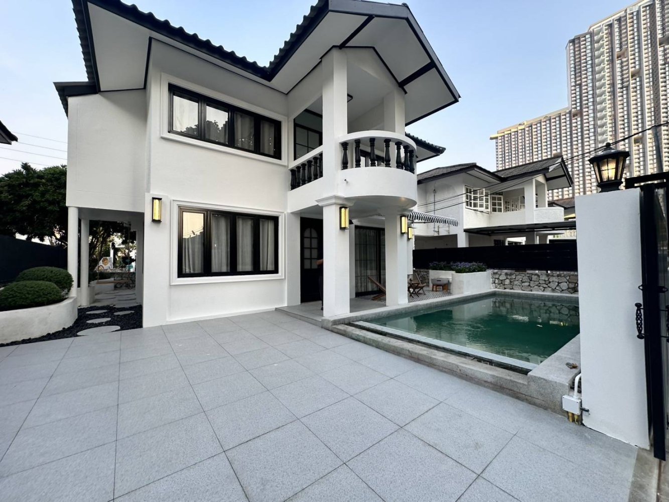 5 bedrooms House in Pattaya, Thailand No. 27176