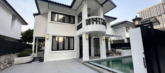 5 bedrooms House in Pattaya, Thailand No. 27176 3