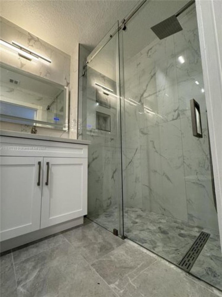 5 bedrooms House in Miami, USA No. 302779