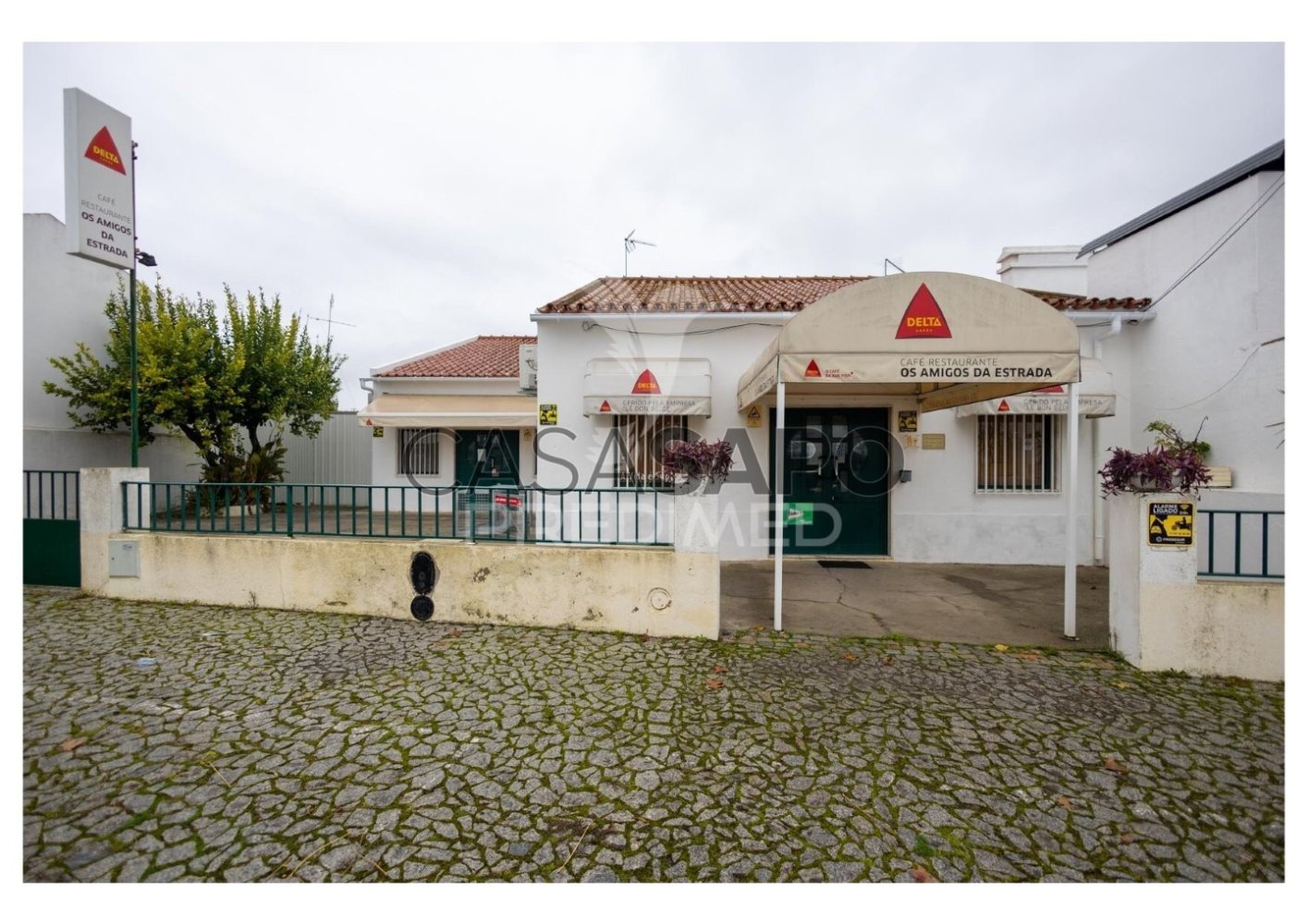 236m² Commercial property in Quarteira, Portugal No. 204224