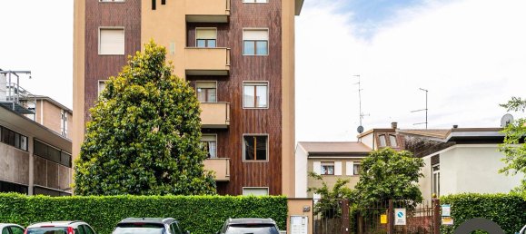 2 bedrooms Apartment in Milan, Italy No. 360539 9